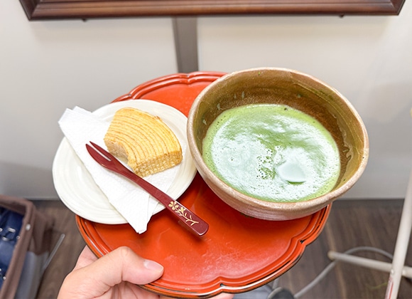 抹茶とお菓子の“おもてなしサービス”